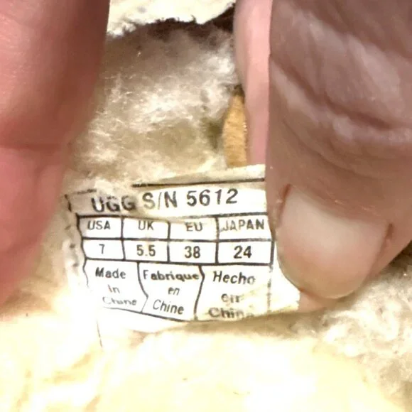 UGG Australia Womens Dakota Tan Suede Sheepskin Moccasin Slip-On Size 7 US - Picture 5 of 6